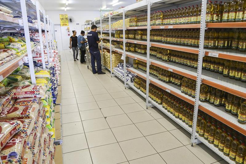 Frango e macarrão são os produtos da Semana da Economia nos Armazéns da Família de Curitiba