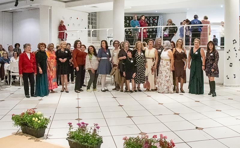 Bailes da terceira idade movimentam as regionais em outubro