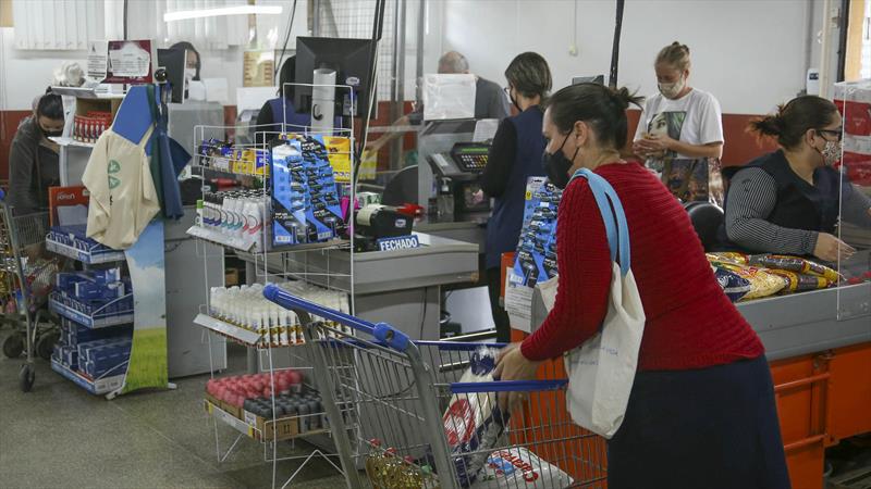 Semana da Economia no Armazém da Família tem café e leite em pó; frango e macarrão continuam