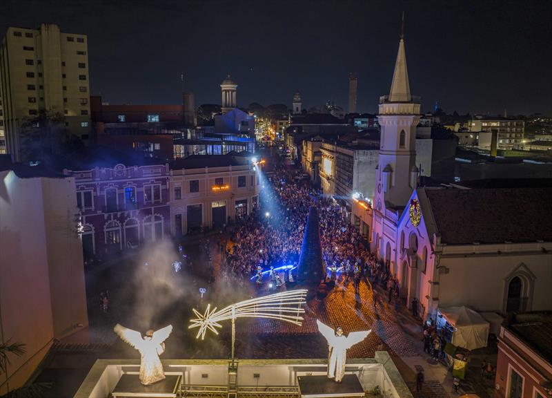 Depois da estreia da Seleção nesta tarde, tem programação do Natal de Curitiba 2022