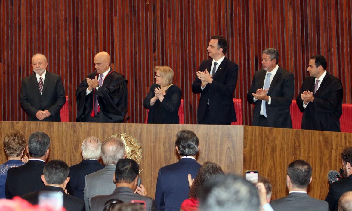 Lula defende democracia em discurso após diplomação