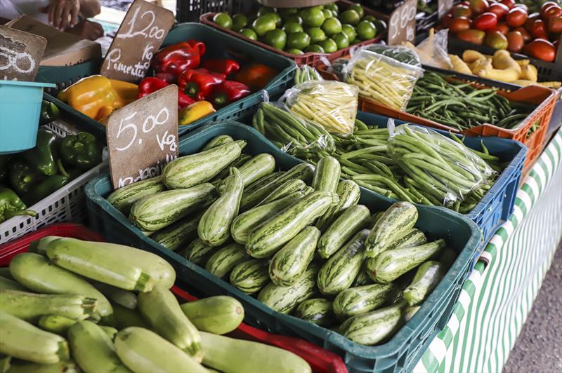 Hortifrútis da estação garantem alimentação mais nutritiva e barata