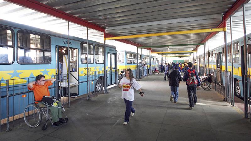 Estudantes da educação especial em Curitiba têm direito a transporte adaptado