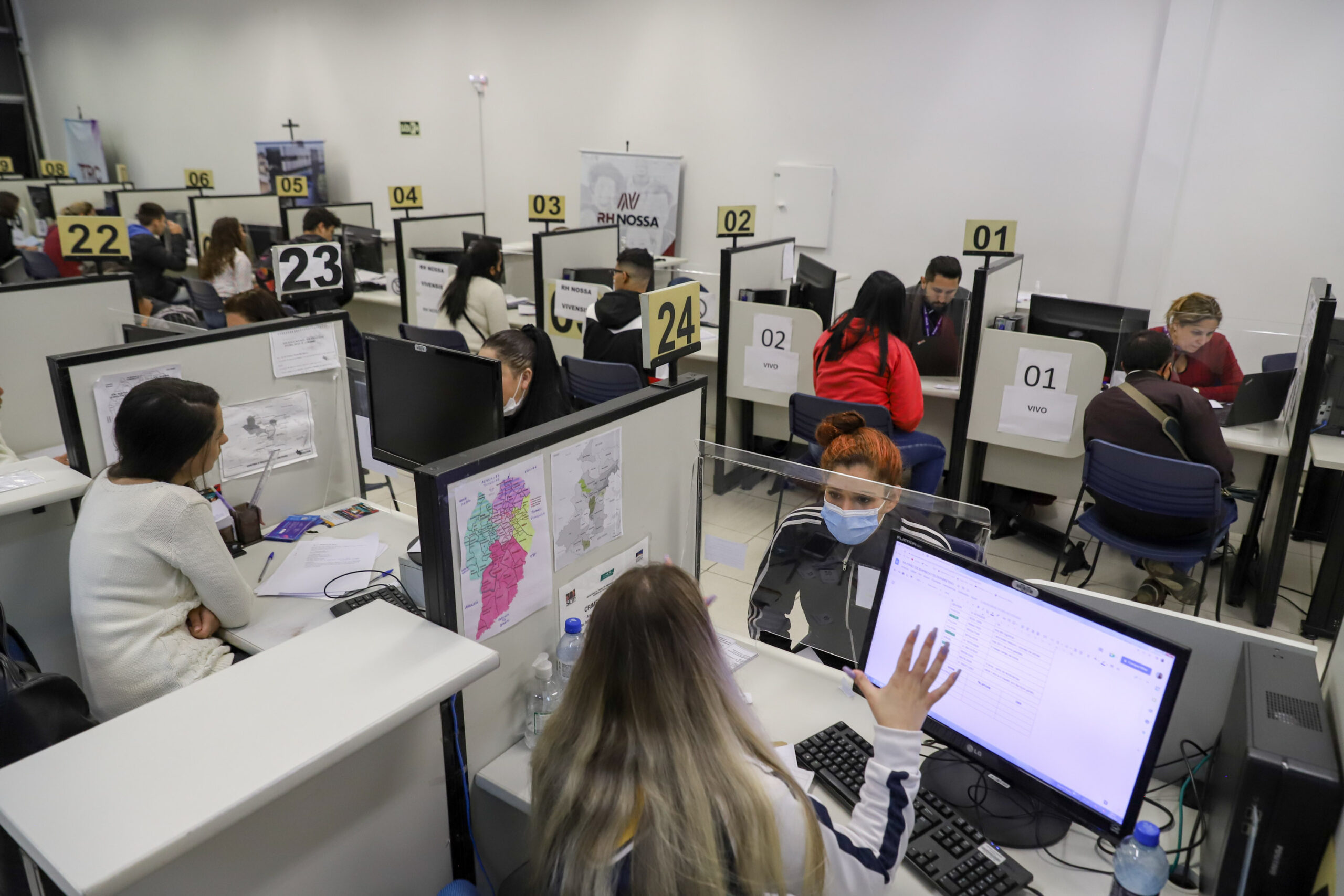 Semana começa 6,9 mil vagas disponíveis nas Agências do Trabalhador do Paraná