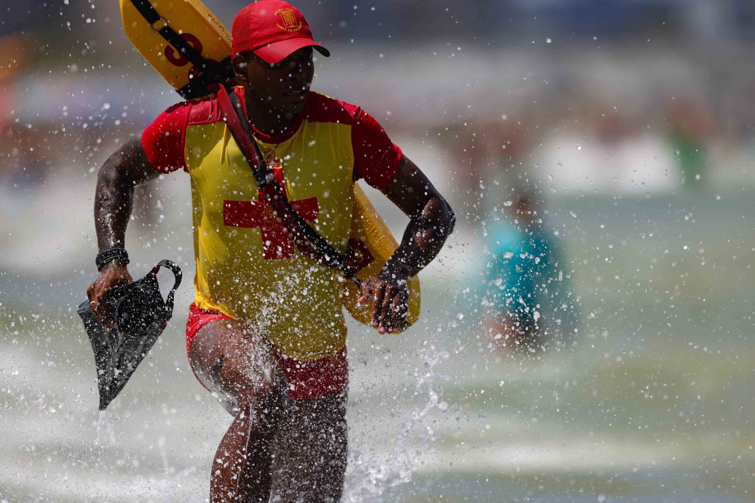 Corpo de Bombeiros faz mais de 700 salvamentos no Litoral durante o Verão Maior Paraná