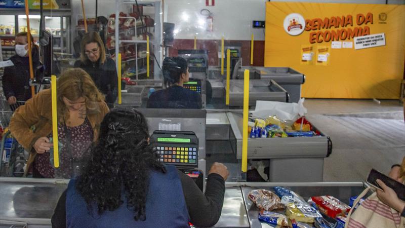 Arroz e sobrecoxa de frango estão na Semana da Economia dos Armazéns da Família de Curitiba e RMC