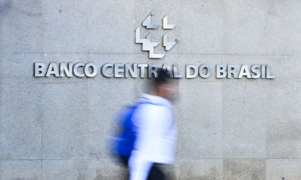 Mercado financeiro prevê crescimento da economia em 0,84% neste ano