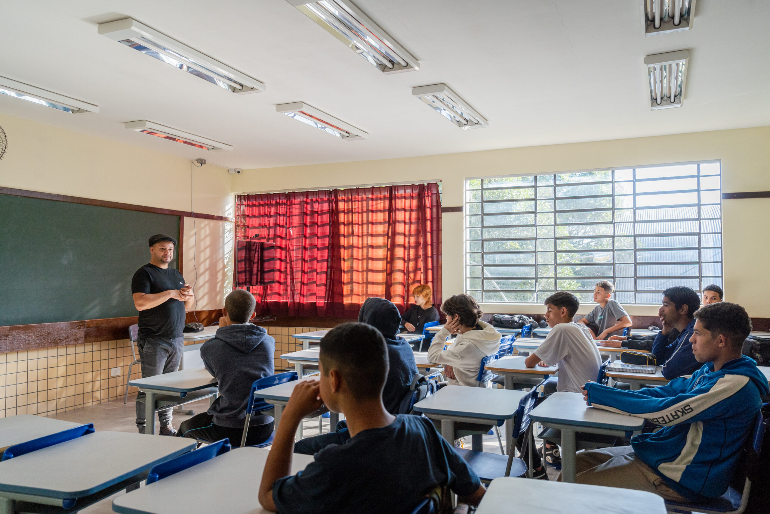 Volta às aulas da rede estadual tem reforço na educação em tempo integral e mais tecnologia