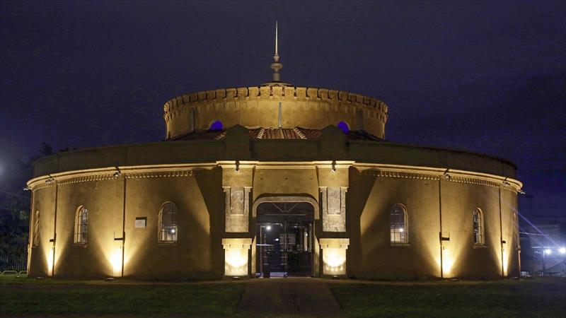 Pronto para a reabertura, Teatro do Paiol tem nova iluminação cênica