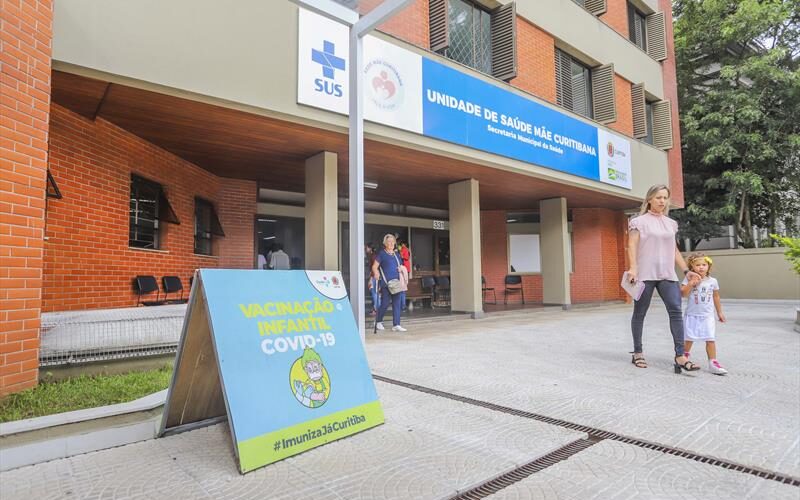 A covid ainda mata: Curitiba começa aplicação do 1º reforço da vacina nas crianças