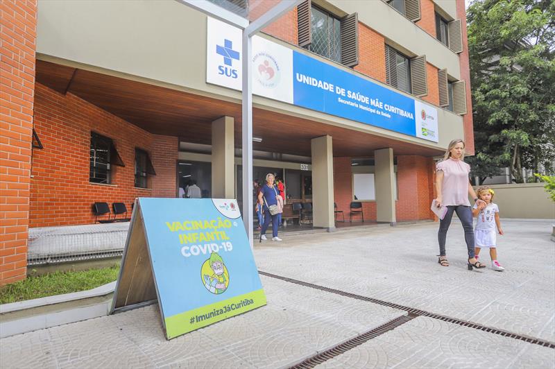 A covid ainda mata: Curitiba começa aplicação do 1º reforço da vacina nas crianças