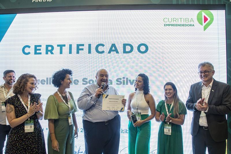 Curitiba alcança o número de 200 mil MEIs e Greca faz homenagem à microempreendedora