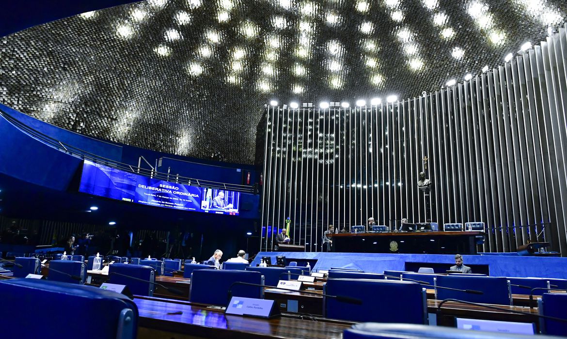 Senadores aprovam criação de delegacias de atendimento à mulher