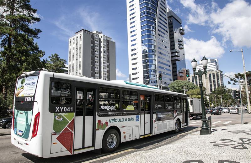 Ônibus movido a gás natural começou a ser testado em Curitiba