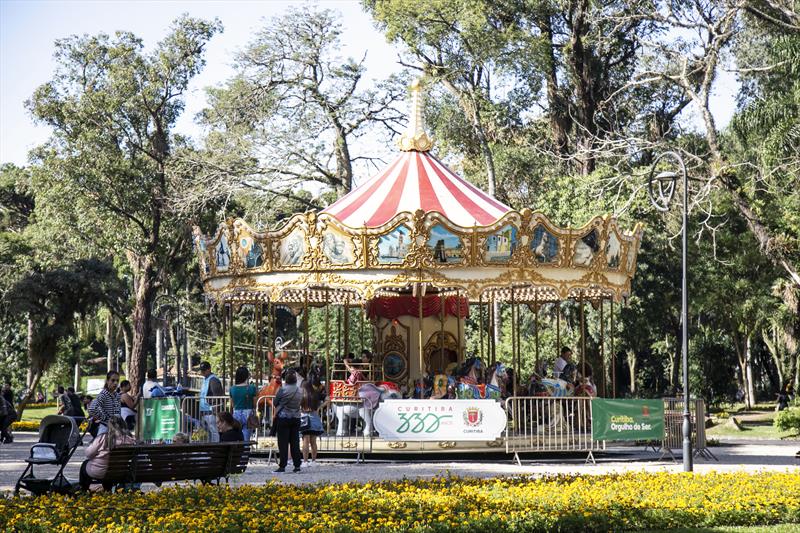 Ainda dá tempo: roda-gigante e carrosséis de Curitiba divertem a população em maio
