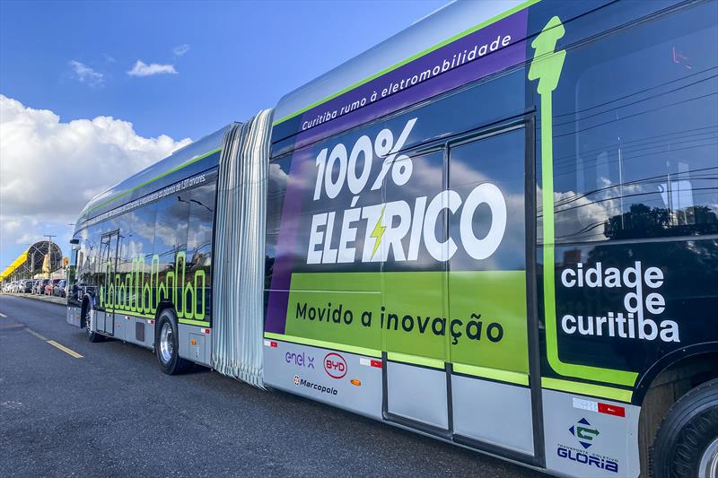 Greca anuncia compra de 70 ônibus elétricos para Curitiba em workshop sobre eletromobilidade