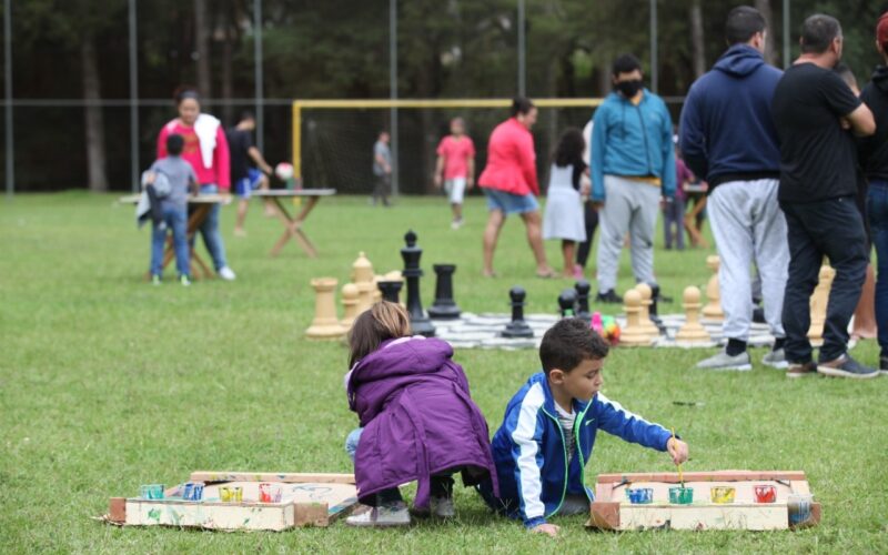 Fim de semana tem caminhada nas dez regionais de Curitiba para maes e filhos participarem