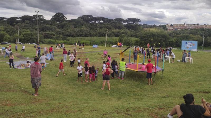 Jogos do Piá levam rolimã e outras brincadeiras a cinco regionais de Curitiba neste sábado
