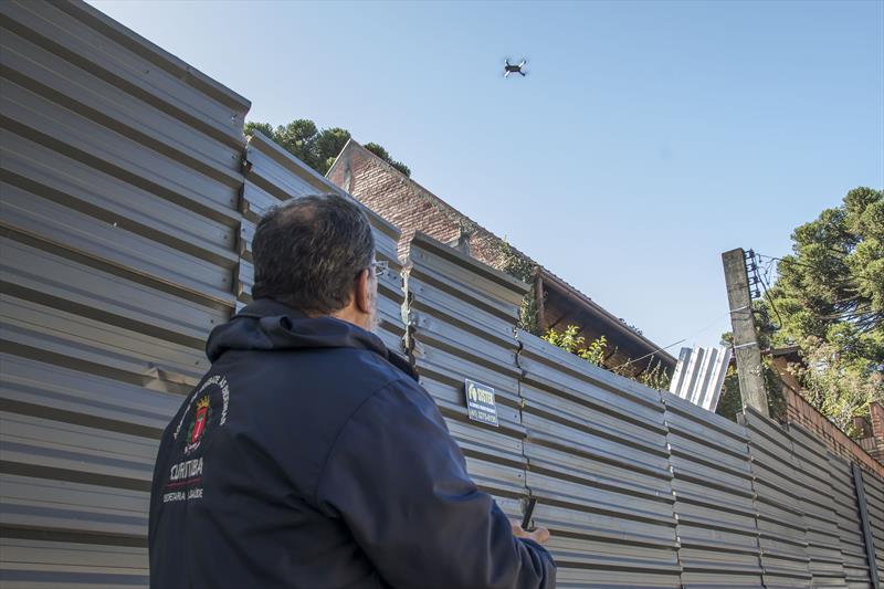 Prefeitura de Curitiba usa drone para localizar possíveis focos do mosquito transmissor da dengue