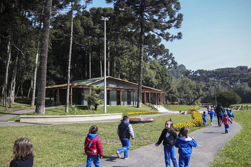 Novas propostas pedagógicas do Linhas do Conhecimento empolgam estudantes