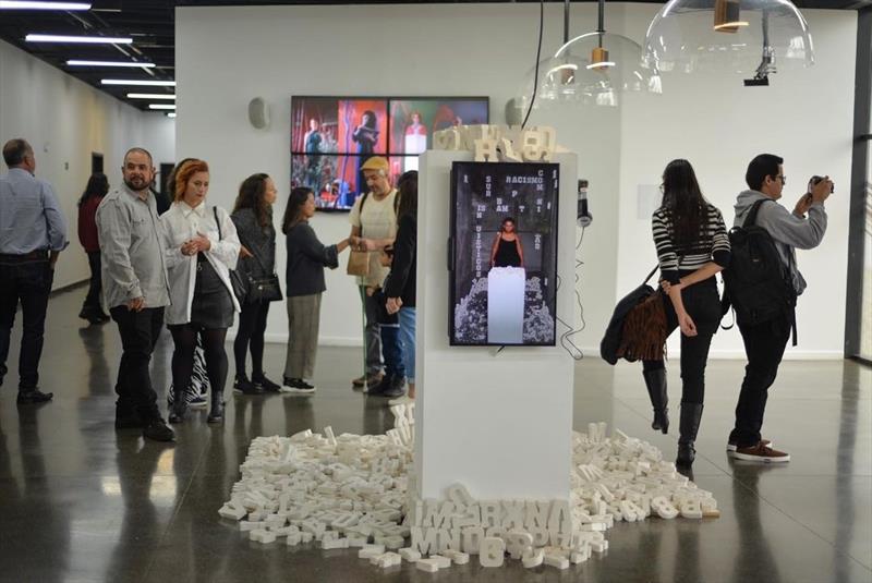 Fim de semana em Curitiba reúne música, teatro, exposições e cinema gratuito