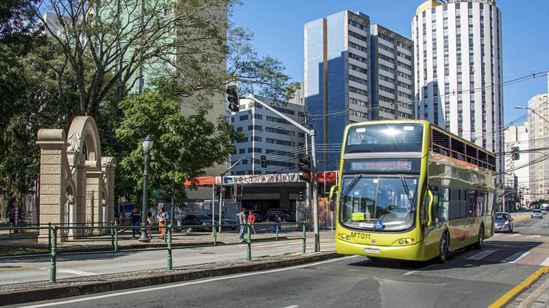 Rolê garantido: Linha Turismo de Curitiba tem tarifa mais barata e passa a funcionar todos os dias
