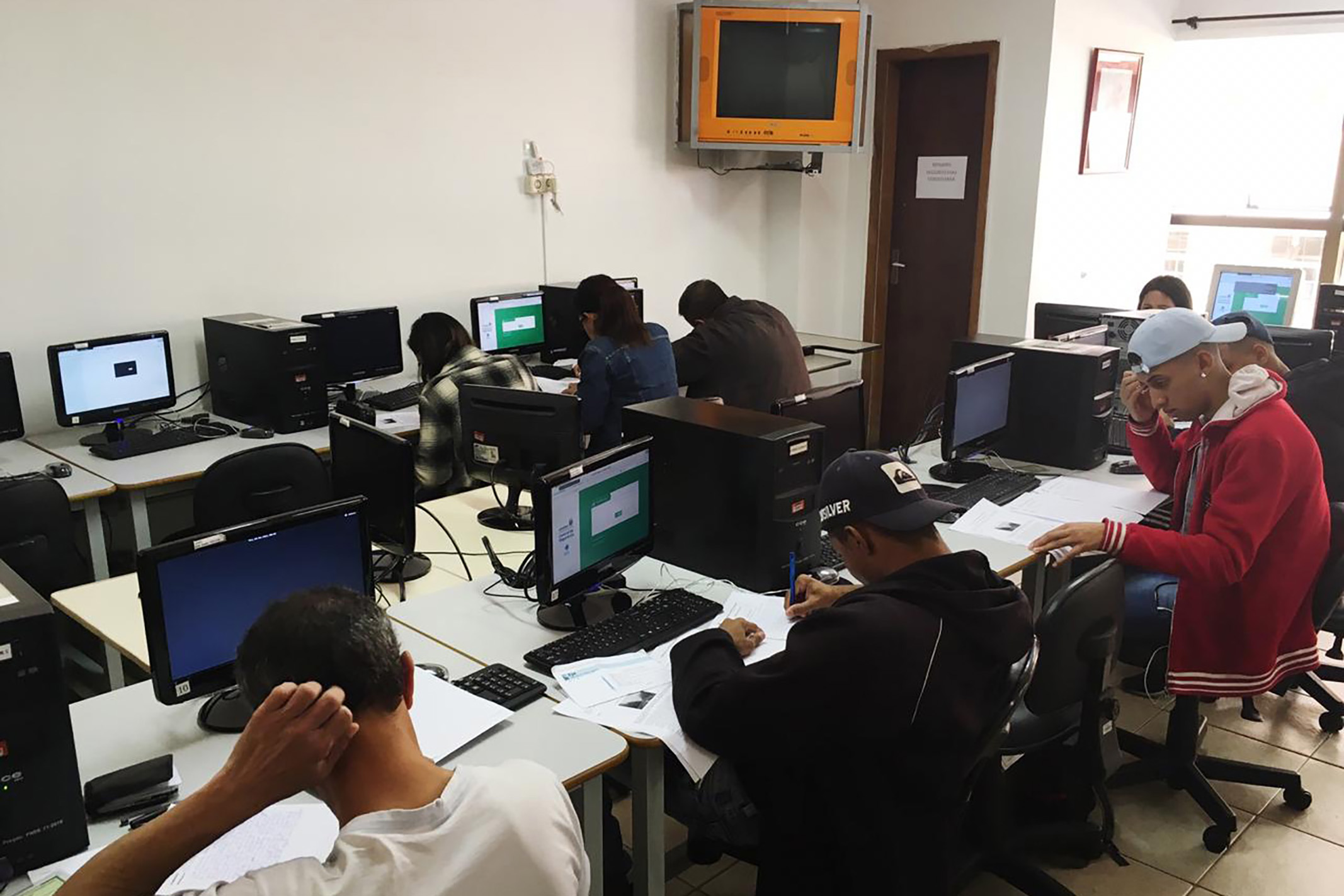Matrículas para a Educação de Jovens e Adultos reabrem na segunda-feira