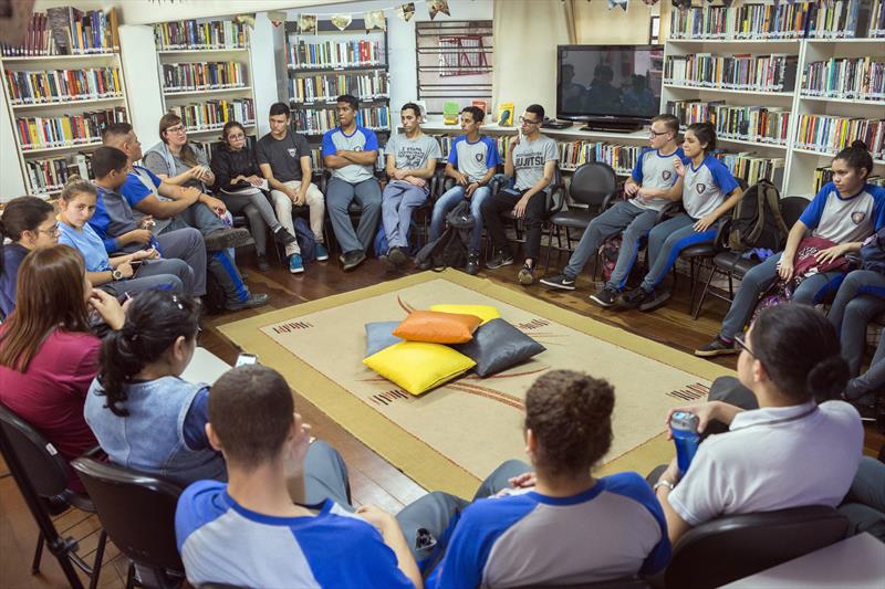 Rodas de leitura gratuitas das obras do vestibular vão facilitar a vida dos candidatos de Curitiba
