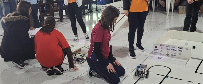 Escolas municipais de Curitiba garantem vaga para etapa nacional da Olimpíada de Robótica