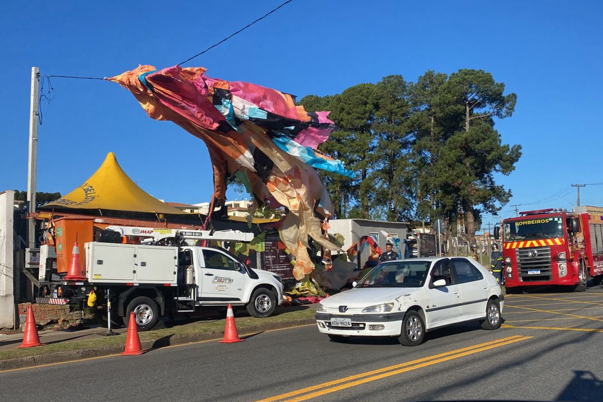 Com 28 casos na Grande Curitiba em 2023, Copel alerta sobre risco de balões na rede