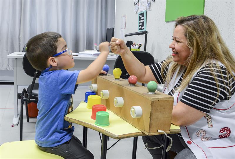 Zelo pela Educação: Curitiba oferece atendimento especializado para 15.158 estudantes com diferentes necessidades