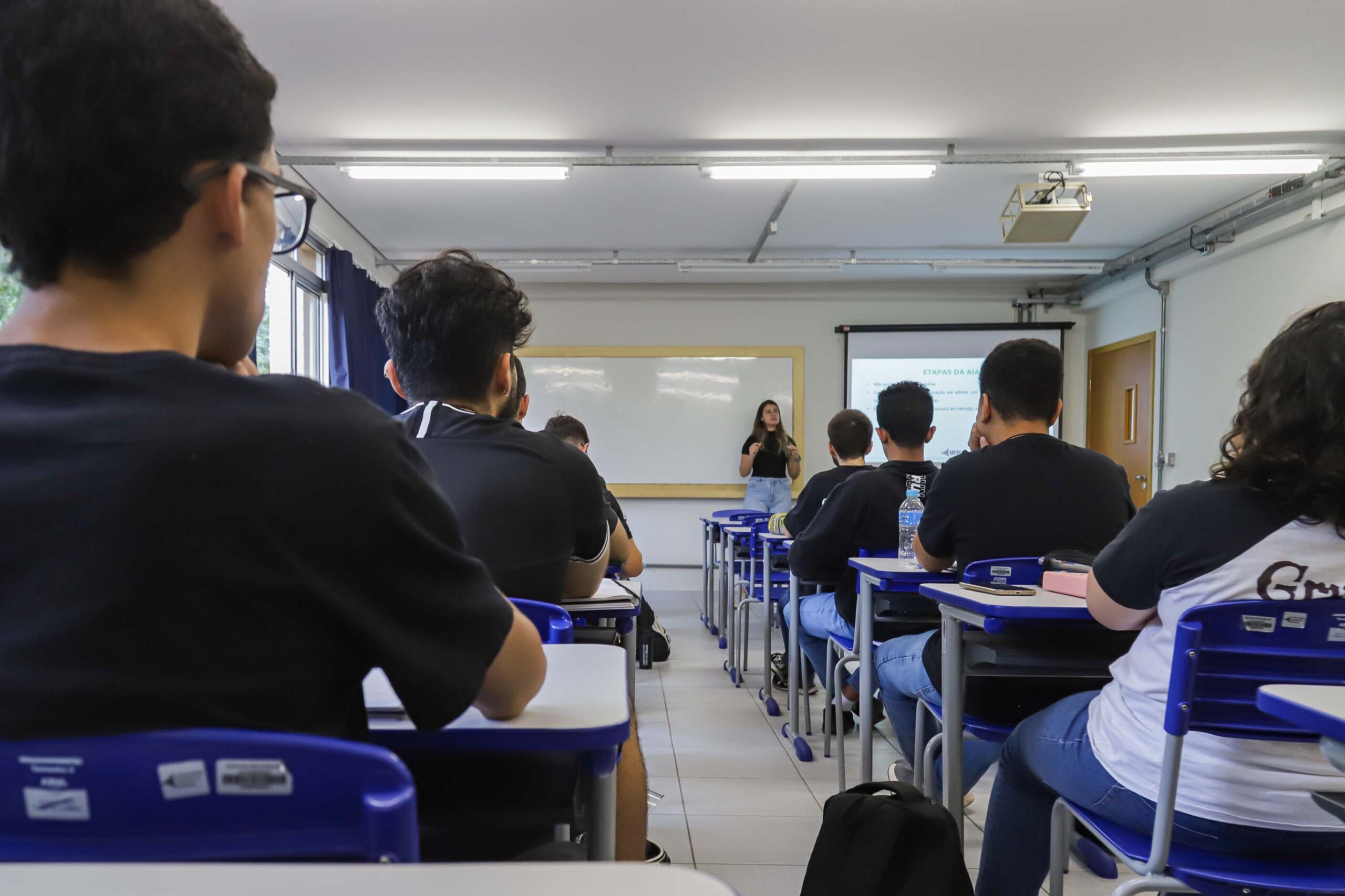 UEM e Unicentro abrem concurso e teste seletivo para contratação de 187 professores