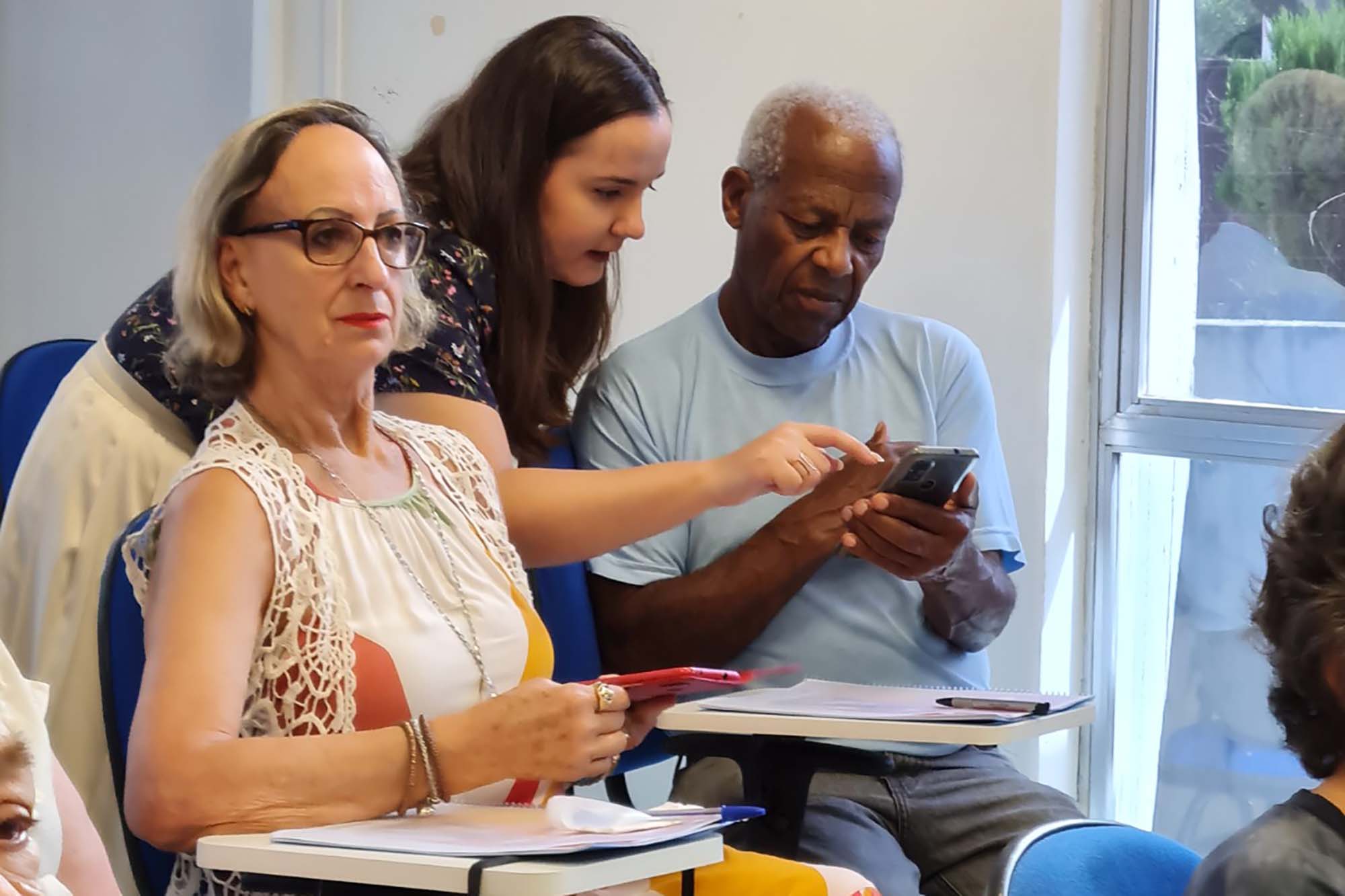 Abertas as inscrições do curso de smartphone para idosos promovido pela Celepar e Alep