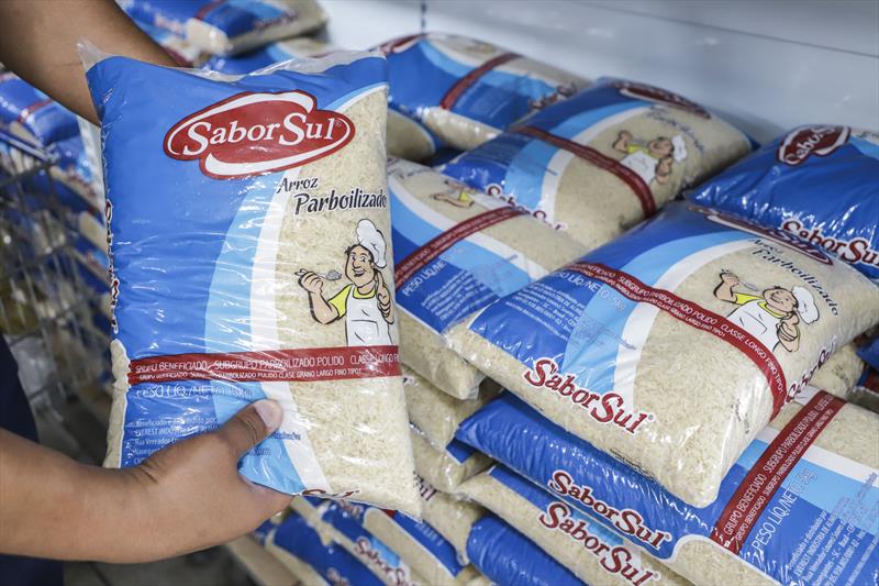 Arroz, feijão e bisteca estão na Semana da Economia dos Armazéns da Família