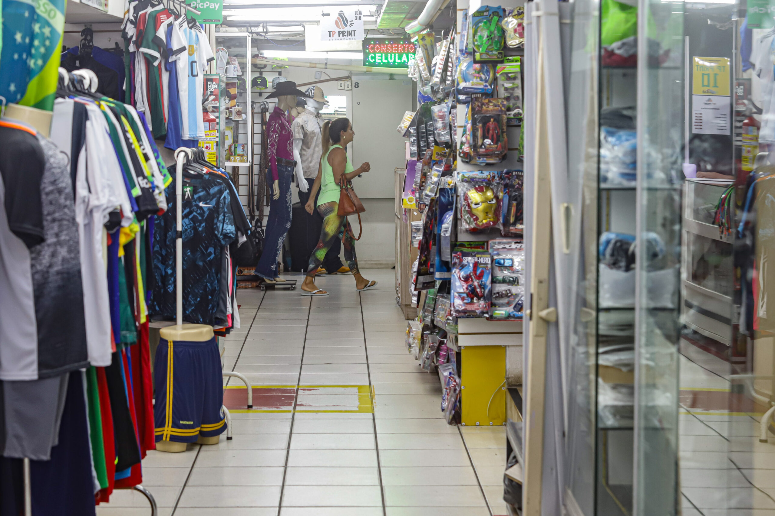 Comércio no Paraná cresce 3,9% em agosto em comparação a 2022, acima da média nacional