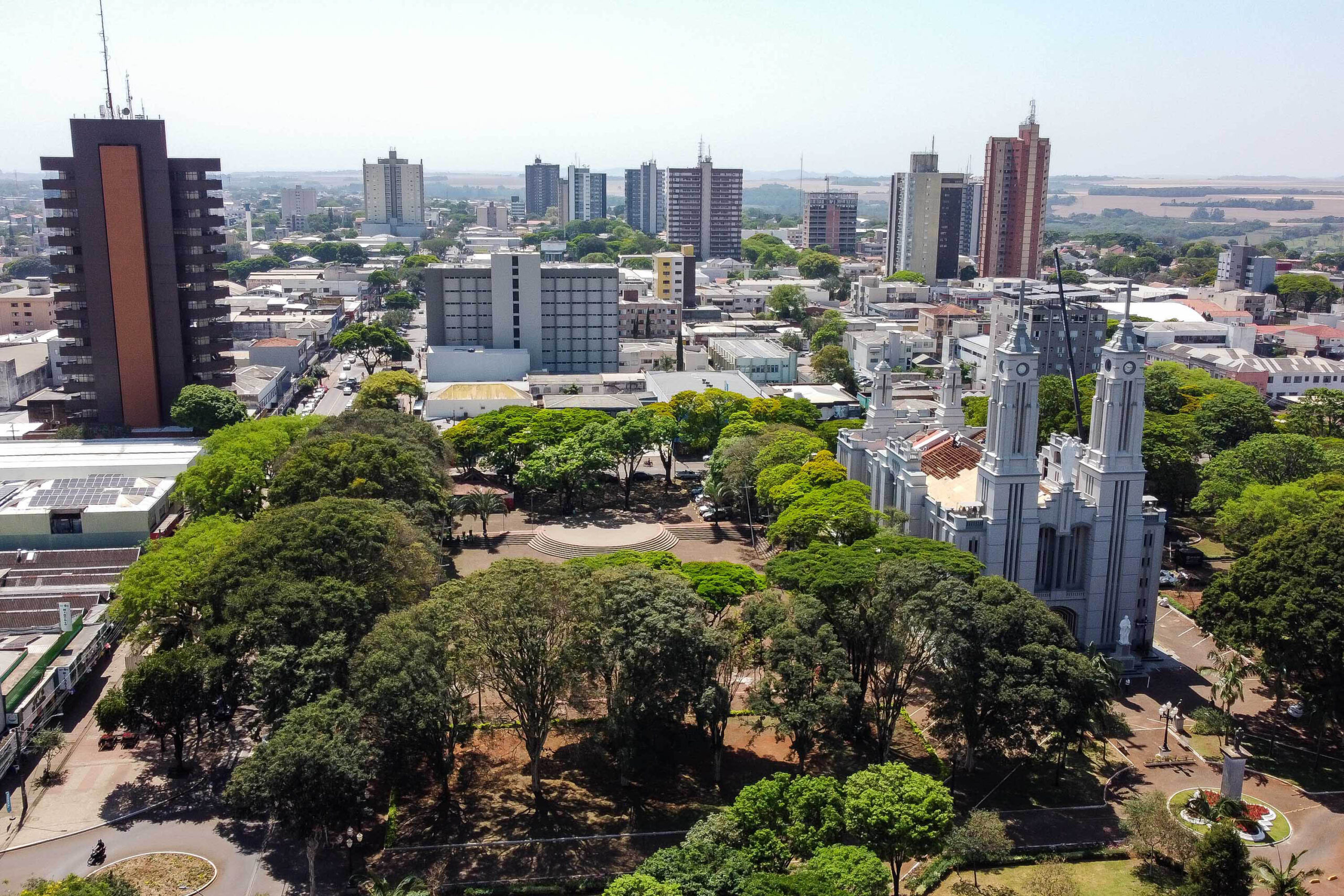 Oito em cada 10 cidades do Paraná tiveram saldo positivo na geração de empregos em 2023