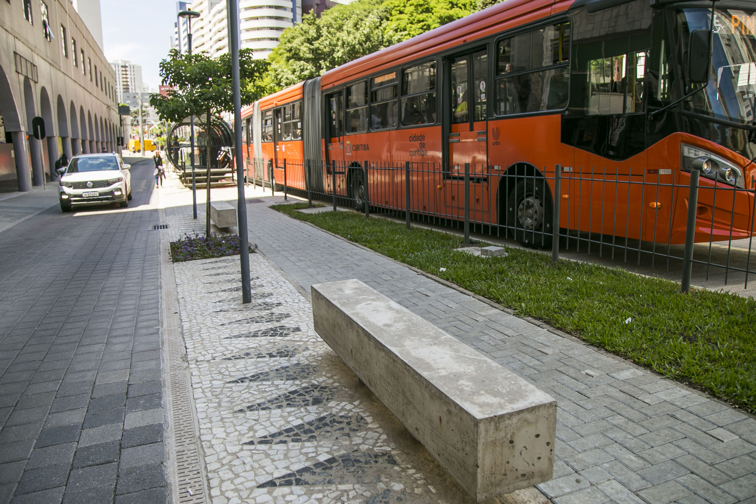 Manutenção urbana faz requalificação da Avenida República Argentina