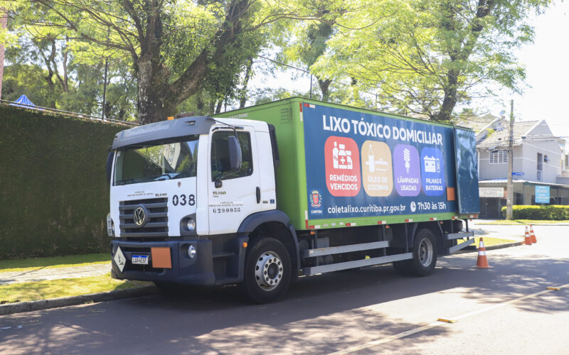 Caminhão da coleta do lixo tóxico já está nos bairros de Curitiba. Veja o calendário de 2024
