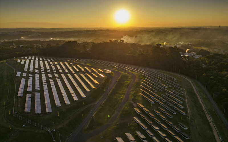 Verão e sol mais presente em Curitiba fazem a Pirâmide Solar bater recorde na geração de energia fotovoltaica