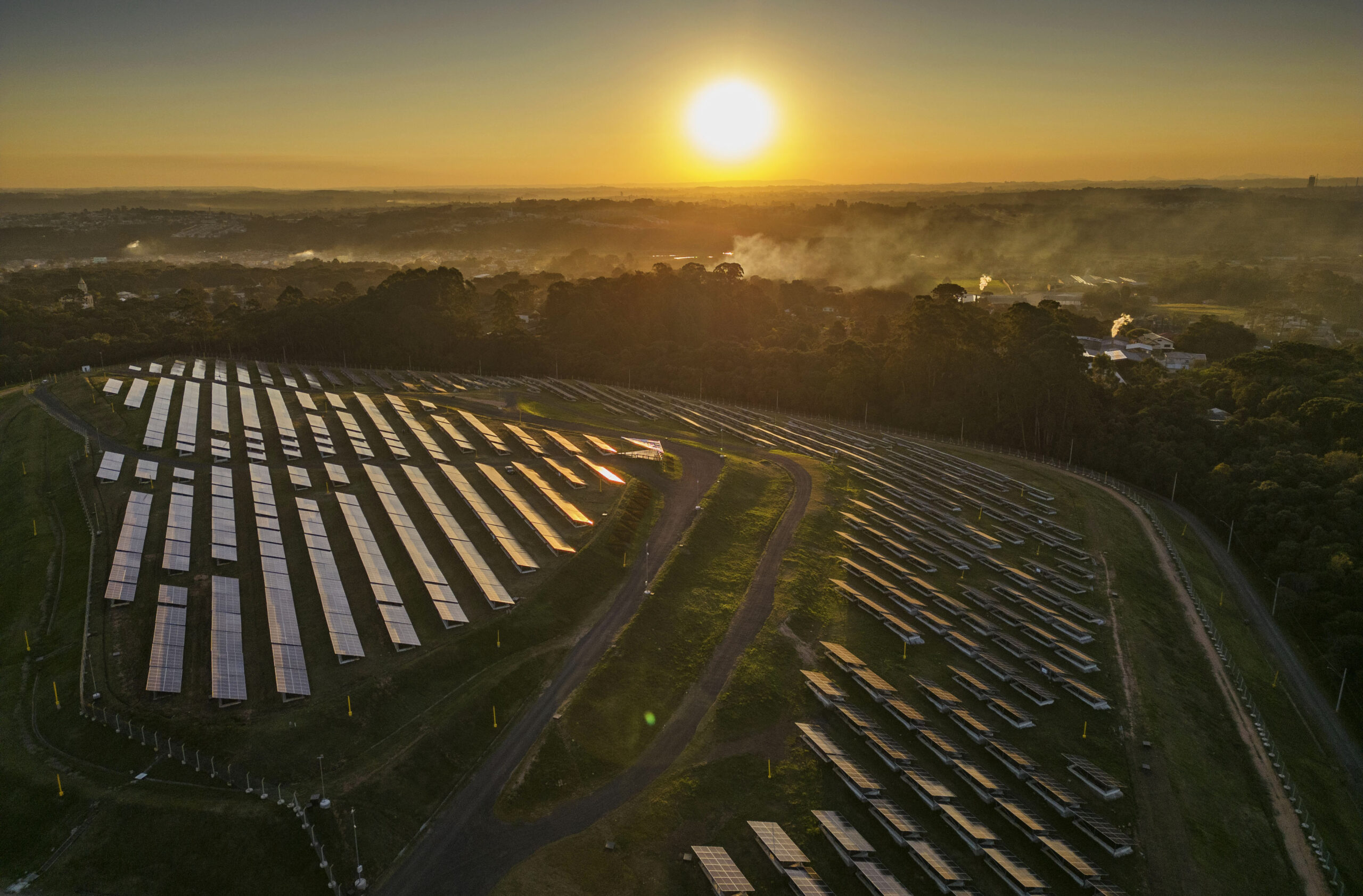 Verão e sol mais presente em Curitiba fazem a Pirâmide Solar bater recorde na geração de energia fotovoltaica