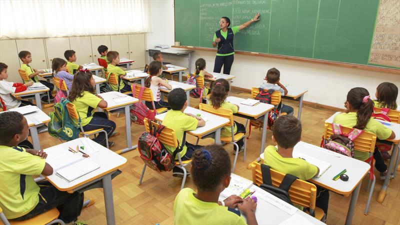 Quem perdeu os prazos para matrículas em 2023 deve procurar os Núcleos Regionais da Educação de Curitiba