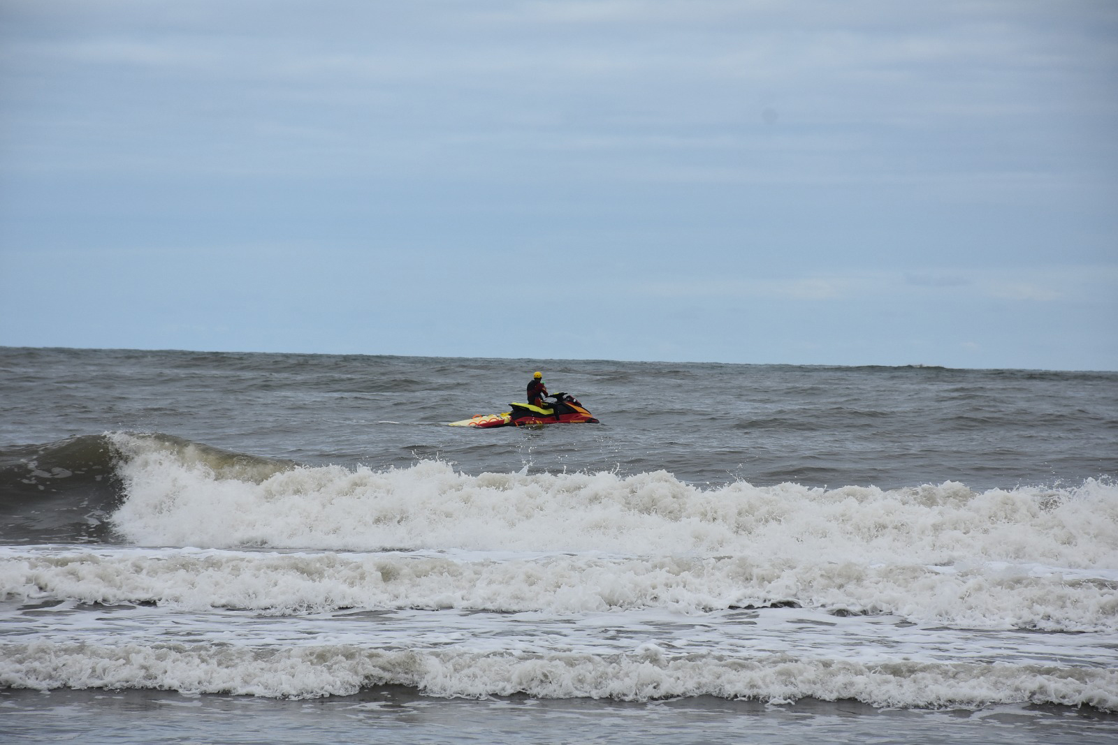 Com aumento dos turistas, ações dos bombeiros do Litoral já superam todo verão anterior