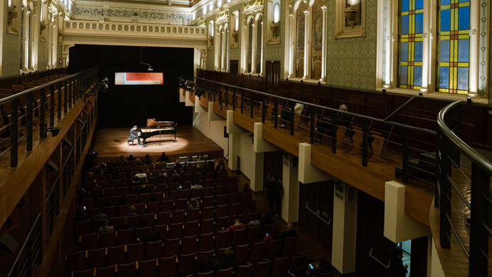Etapa final de concurso de piano reúne novos talentos em Curitiba