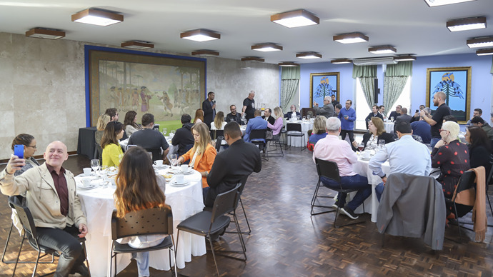 Prefeito em exercício celebra Dia Nacional da Liberdade de Imprensa em café da manhã com profissionais da comunicação