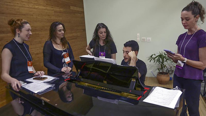 Inscrições para os cursos de teatro musical, violão, piano e canto, da Oficina de Música de Curitiba, estão na reta final