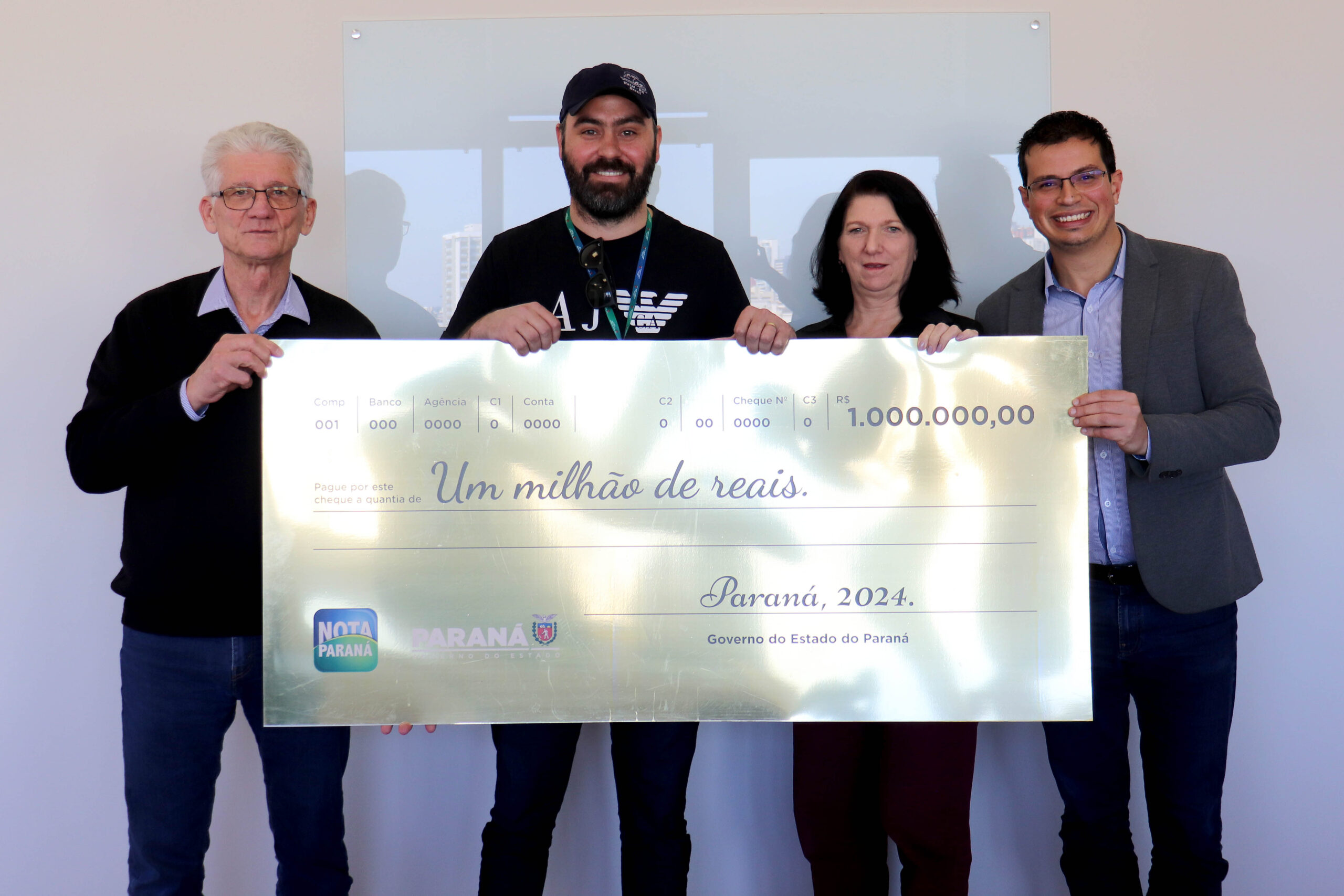 Novo milionário: consumidor da Lapa recebe prêmio máximo do Nota Paraná