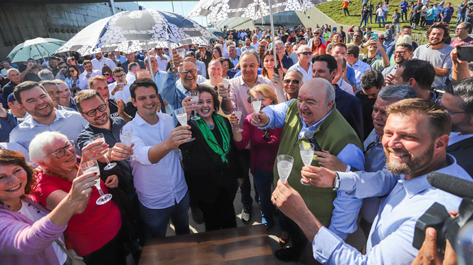 Prefeito Rafael Greca entrega nova trincheira e viadutos no Atuba e libera o trânsito na Linha Verde em Curitiba