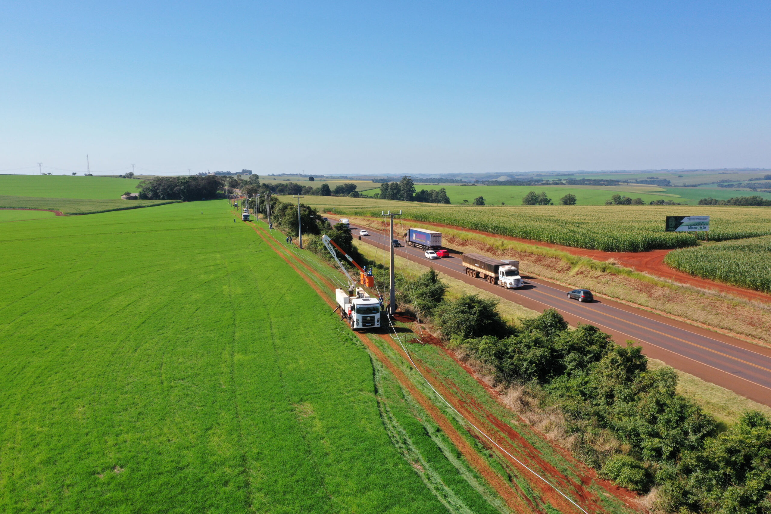 Paraná Trifásico entrega 13,7 km de novas redes por dia e já beneficia 366 municípios