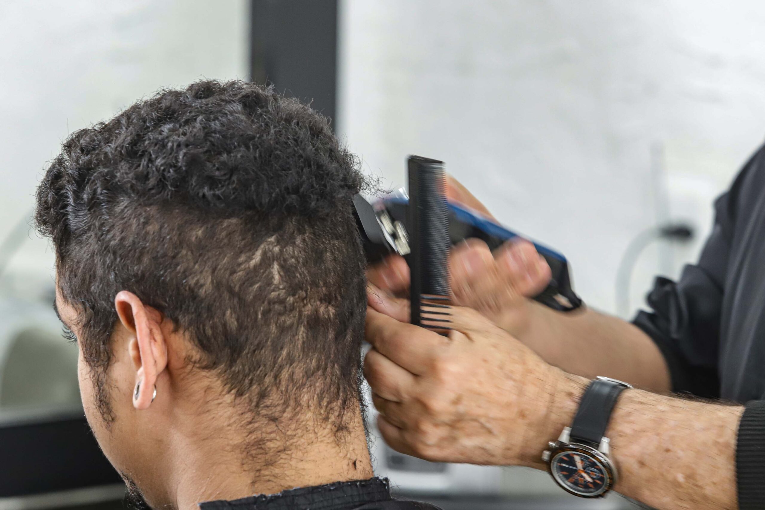 Serviços crescem 5,6% no 1º quadrimestre de 2024 no Paraná; turismo avança 5,3%