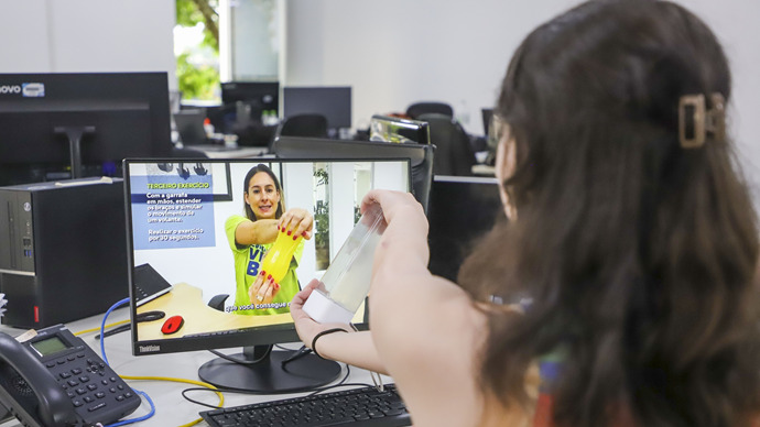 Quinta-feira é dia de ginástica laboral! Veja aqui o vídeo da semana